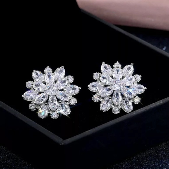 New 2020 Gorgeous Flower Studs Women 925 silver - Picture 2 of 9